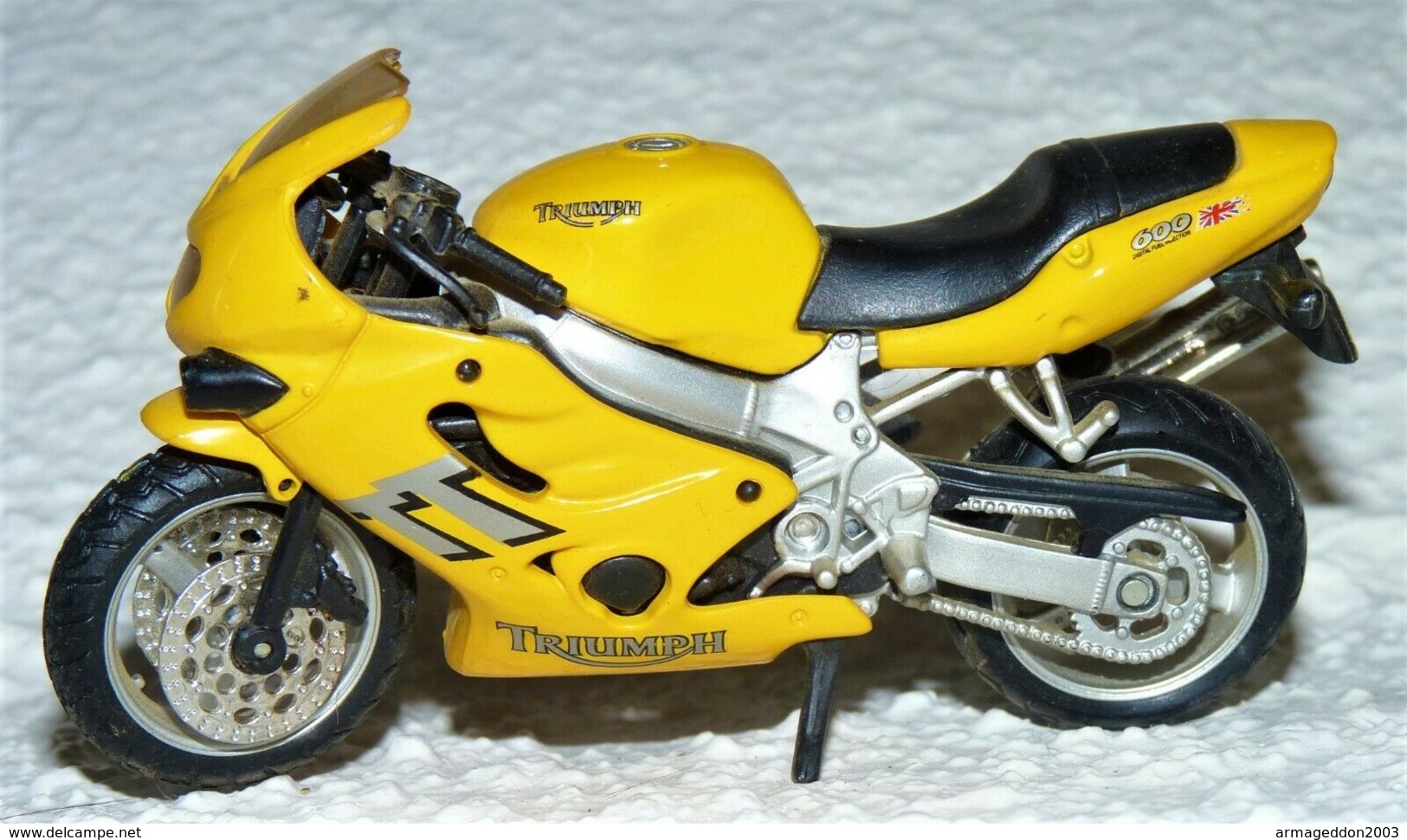 MAISTO MOTO 1/18 TRIUMPH 600 TT TBE - Motos