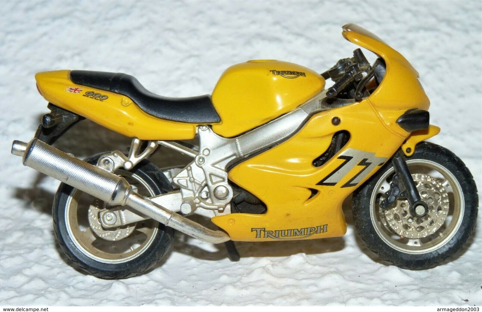 MAISTO MOTO 1/18 TRIUMPH 600 TT TBE - Moto