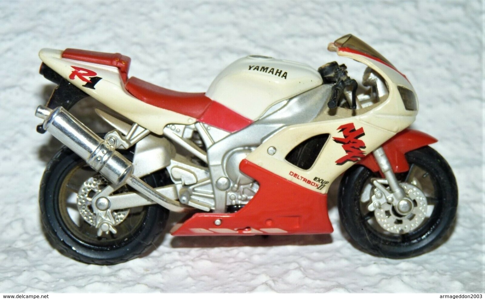 MAISTO MOTO 1/18 YAMAHA YZF R1 EXUP DELTRBOX D TBE - Motorcycles