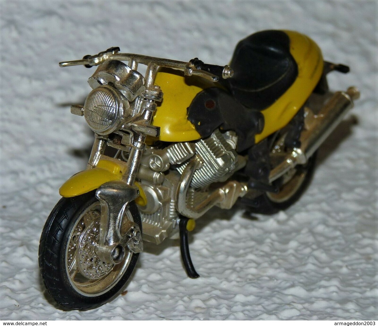 MAISTO MOTO 1/18 GUZZI VIDCENTAURO TBE - Motos