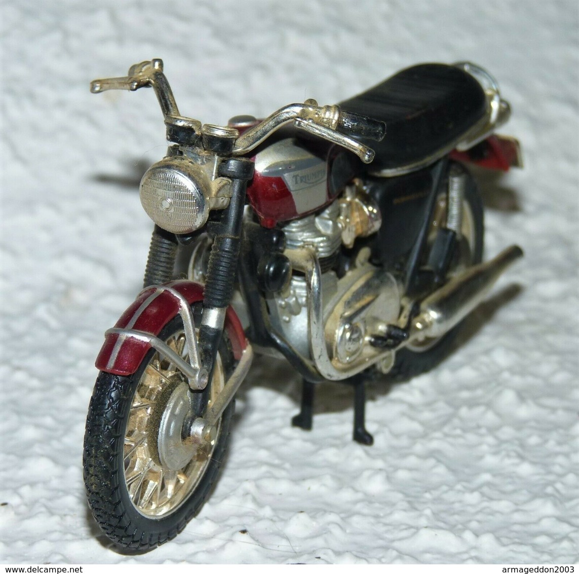 MAISTO MOTO 1/18 TRIUMPH BONNEVILLE T120 TBE - Motos