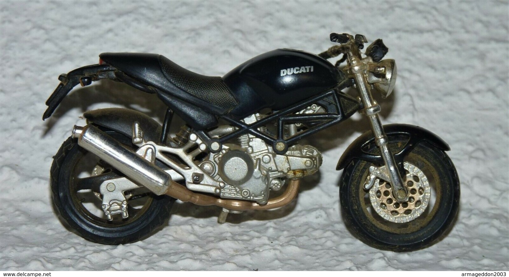 MAISTO MOTO 1/18 DUCATI NOIRE TBE - Motos