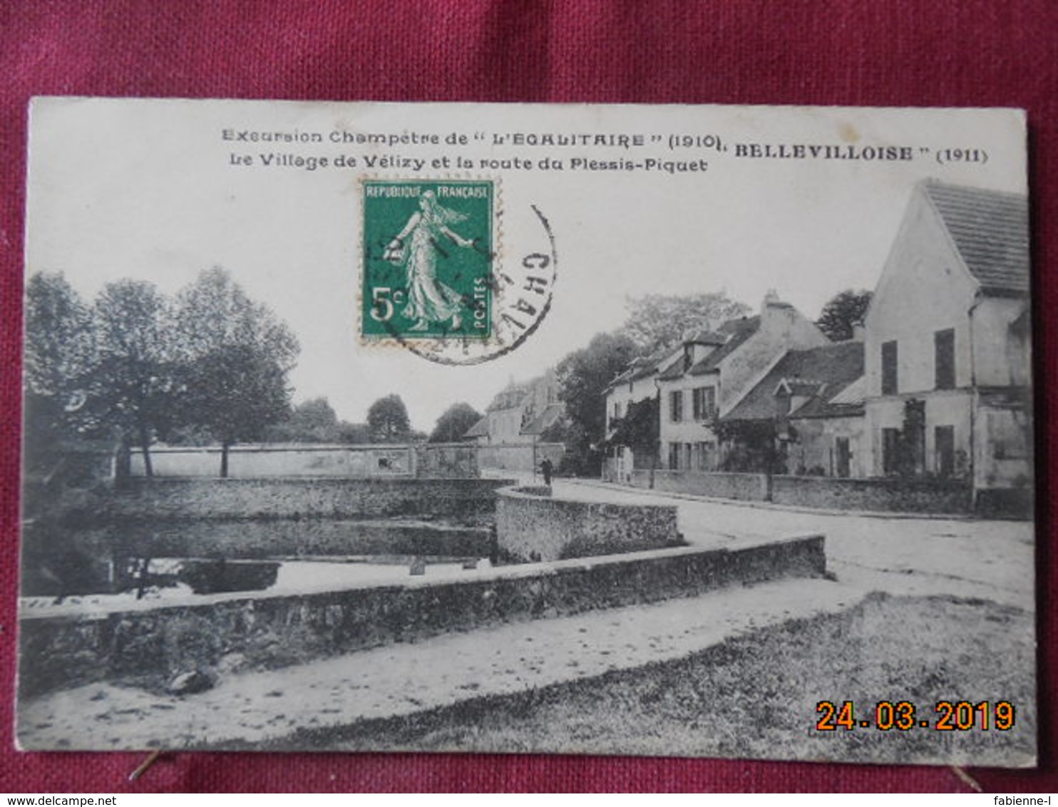CPA - Vélizy - Le Village Et La Route Du Plessis-Piquet - "Bellevilloise" (1911) - Excursion De "l'Egalitaire" (1910) - Sonstige & Ohne Zuordnung