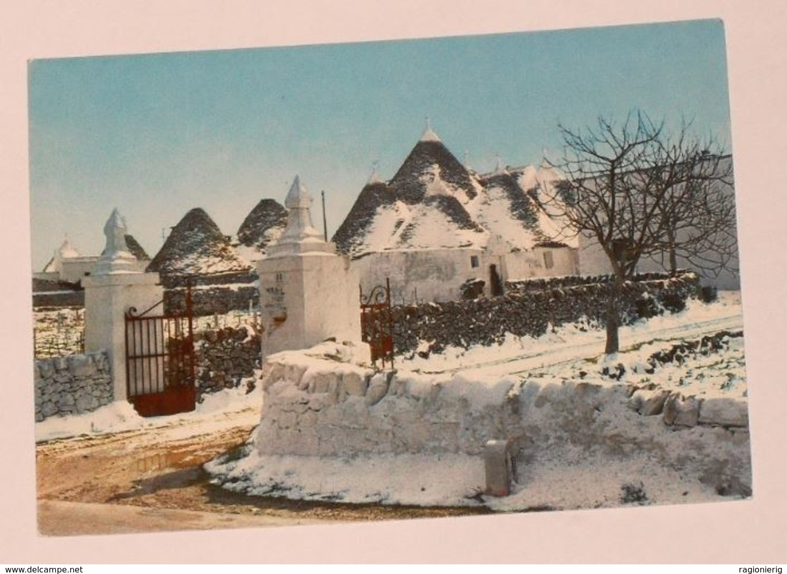 BARI - Alberobello - Suggestiva Visione Di Trulli Sotto La Neve - Bari