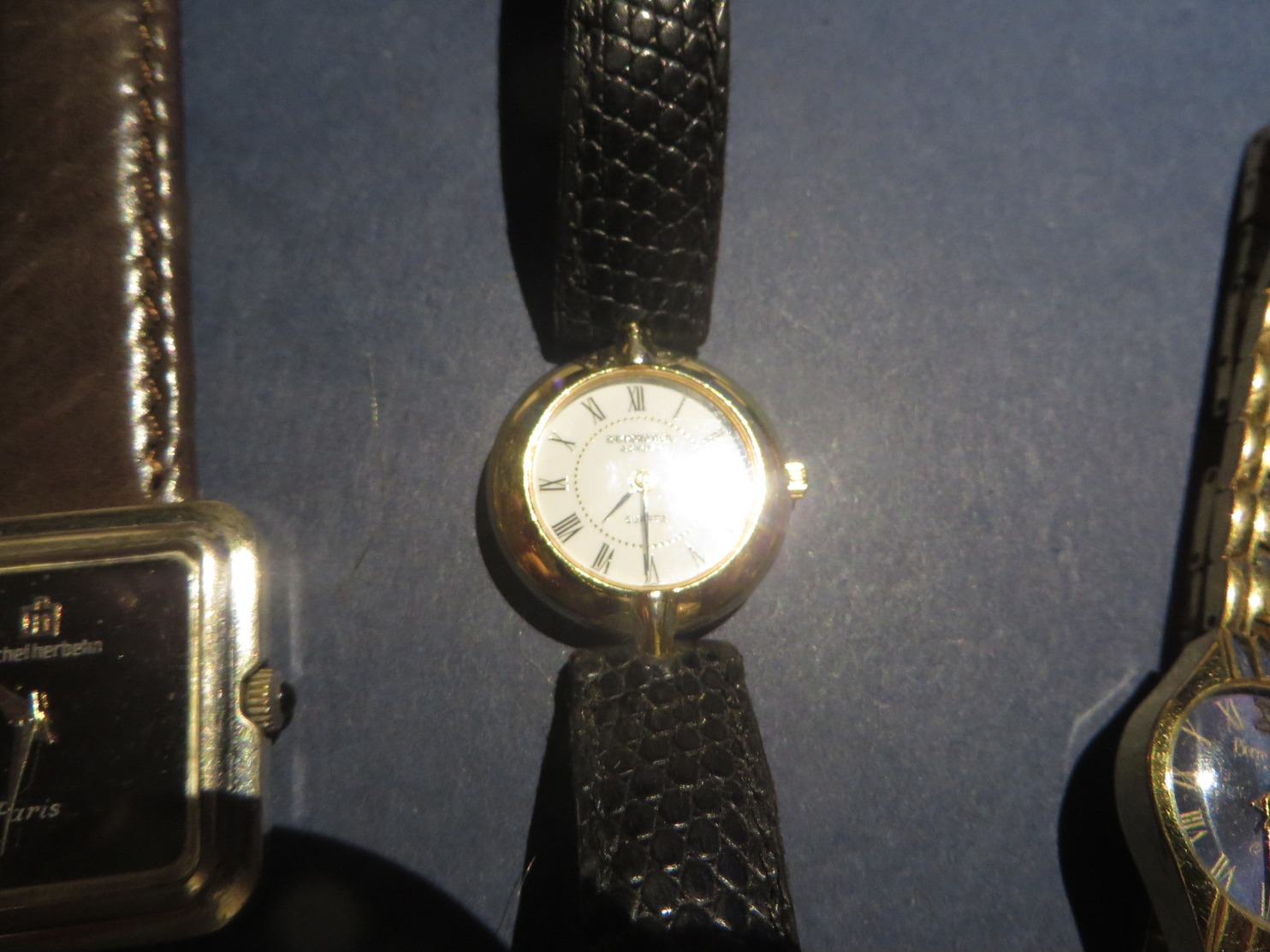 Lot De 4 MONTRES Aucune Garantie De Rien,,vends Pour Piéces,,voir WEIL Ecrit "GOLD " Au Dos ????? - Montres Anciennes