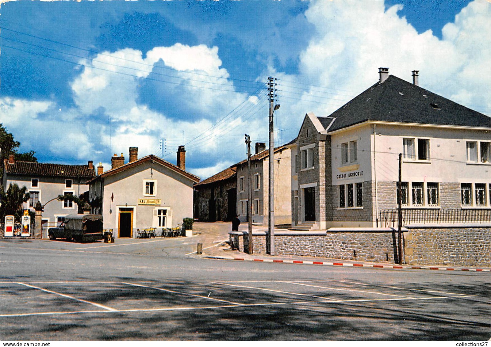 87-NIEUL- PLACE DE LA MAIRIE ( VOIS POMPES A ESSENCE ) - Nieul