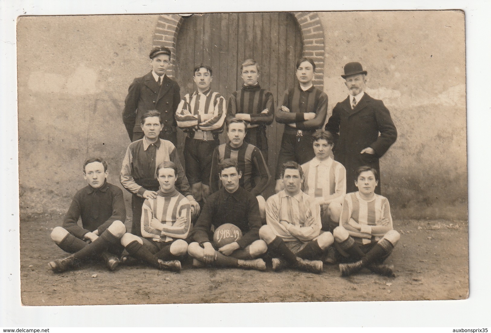 CARTE PHOTO - ERNEE - EQUIPE DE FOOTBALL 1918/19 - 53 - Ernee