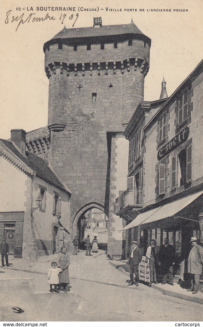 23 - La Souterraine - Vieille Porte De L'Ancienne Prison - Une Bien Belle Pose - La Souterraine