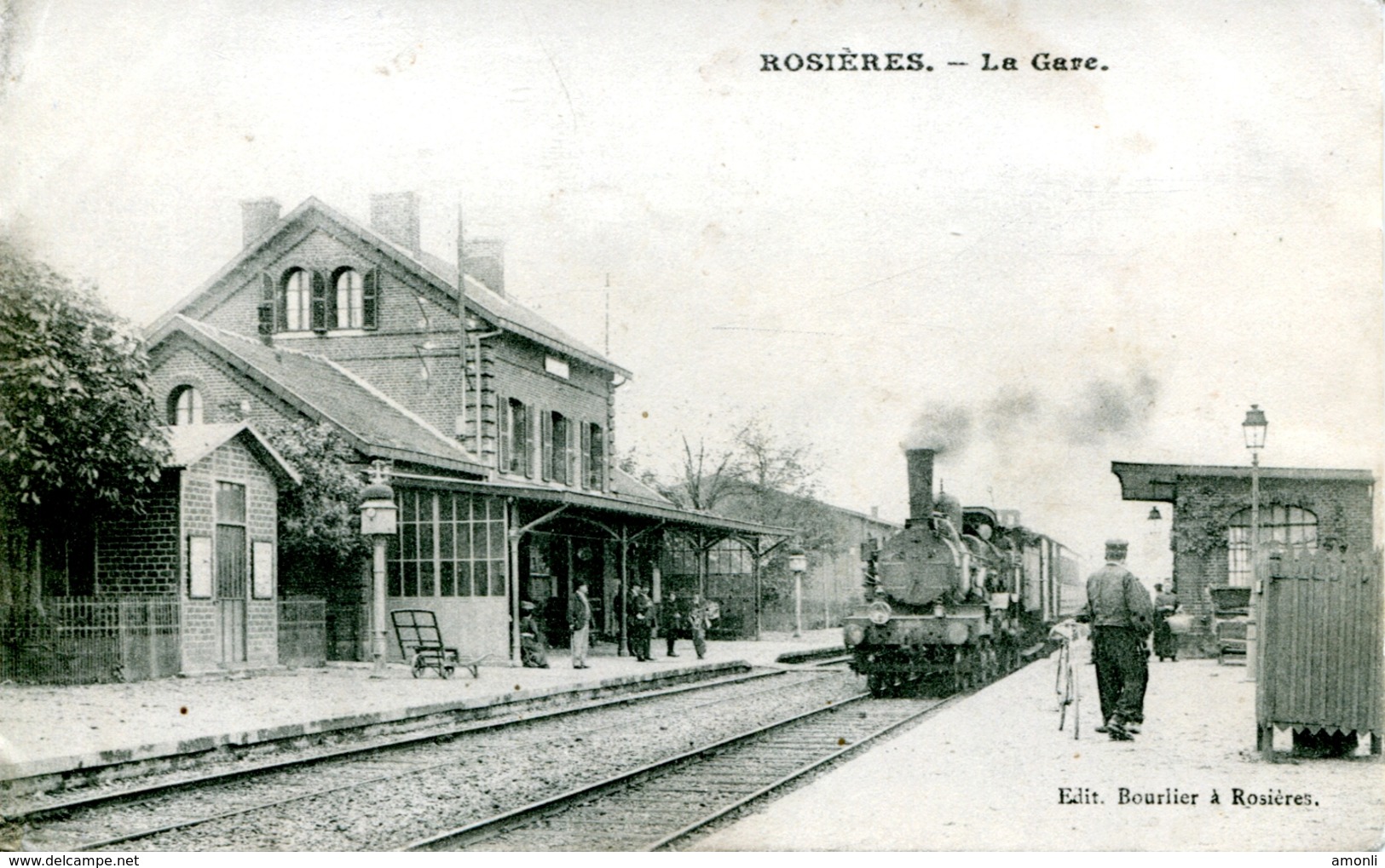 80. SOMME - ROSIERES. La Gare.Train à Quai. - Rosieres En Santerre