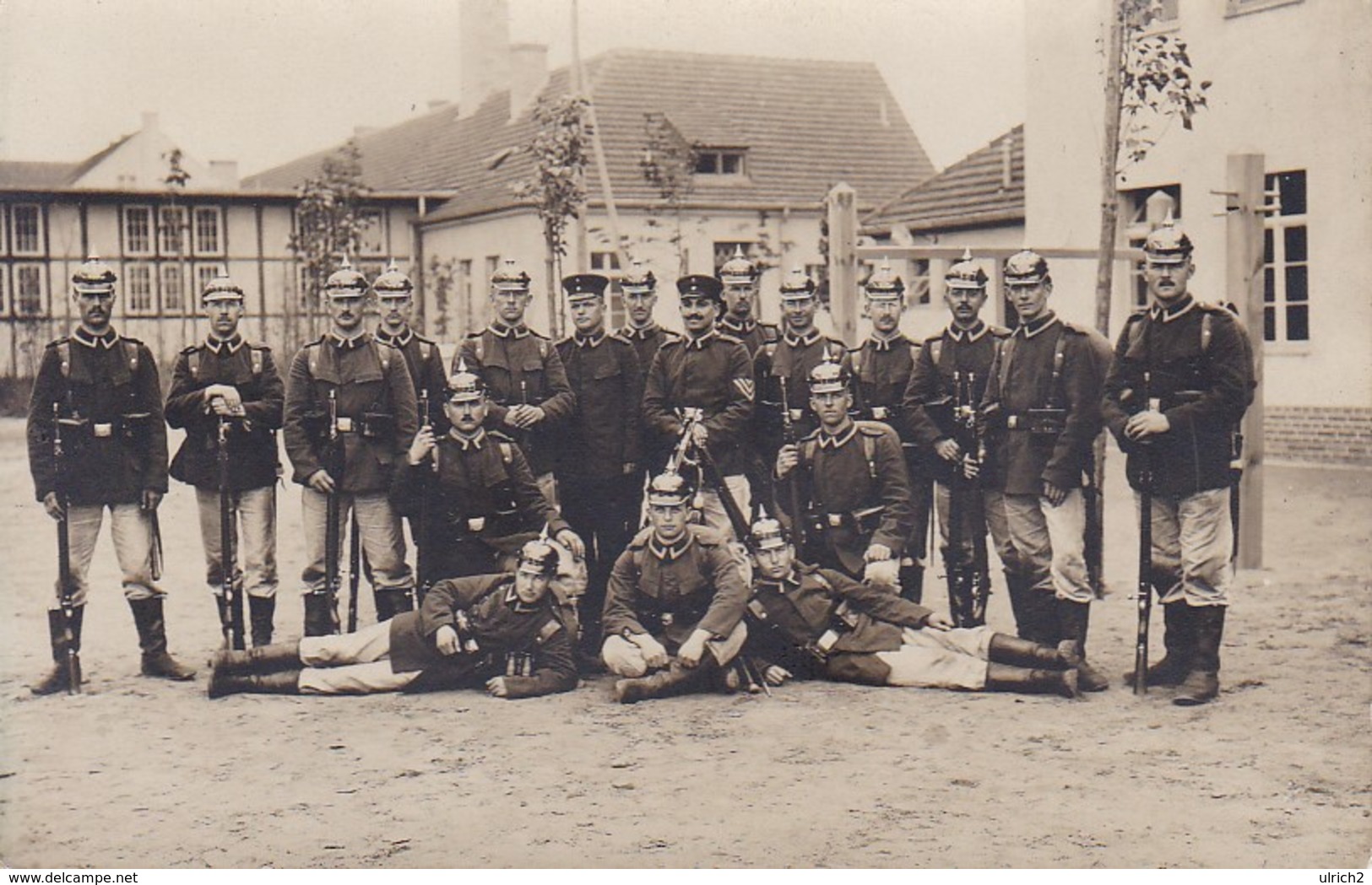 AK Foto Gruppe Deutsche Soldaten Mit Pickelhaube Und Gewehr - Photo Sowka-Wessner, Zossen - 1. WK (40304) - Guerra 1914-18