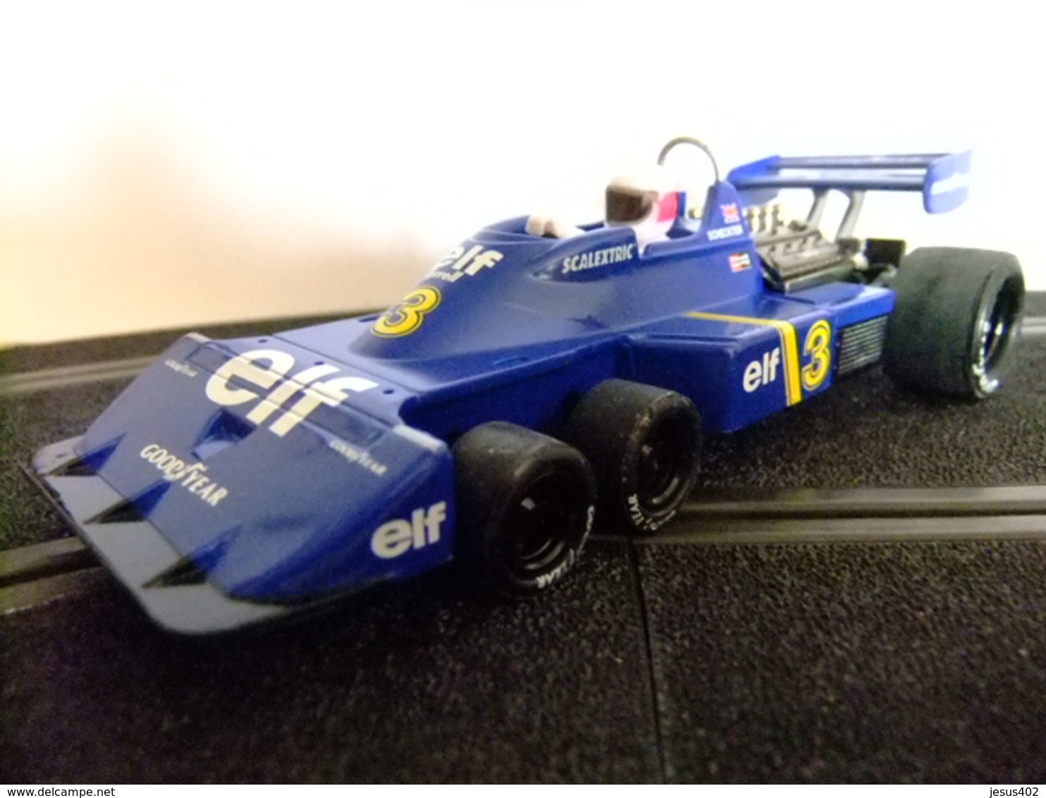 SCALEXTRIC TYRRELL P - 34 6 Ruedas Azul 3 - Echelle 1:32