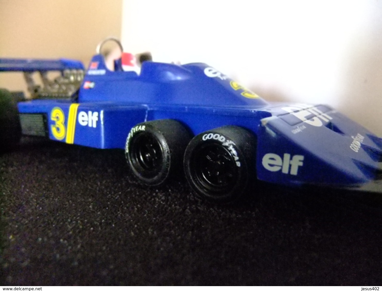 SCALEXTRIC TYRRELL P - 34 6 Ruedas Azul 3 - Escala 1:32