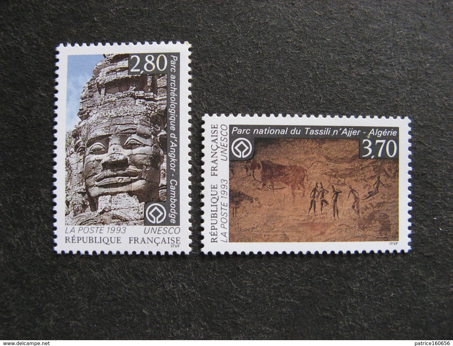 TB Paire De Timbres De Service N° 110 Et N°111, Neufs XX . - Neufs