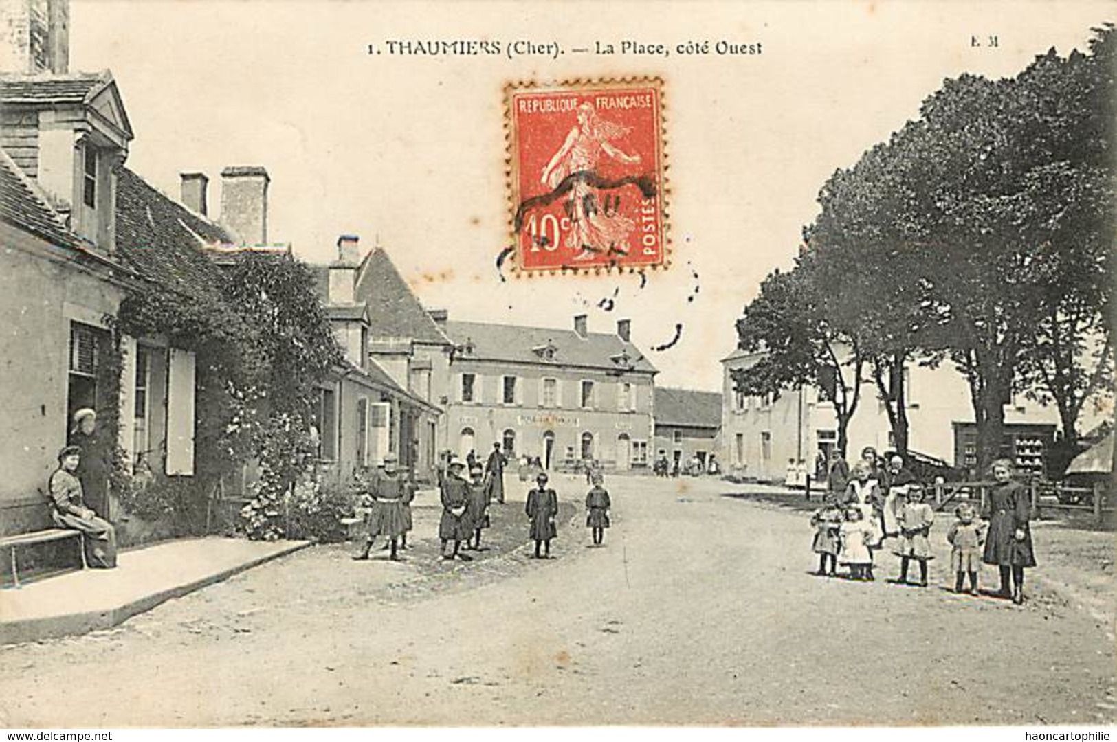 18 Thaumiers  La Place Coté Ouest - Thaumiers