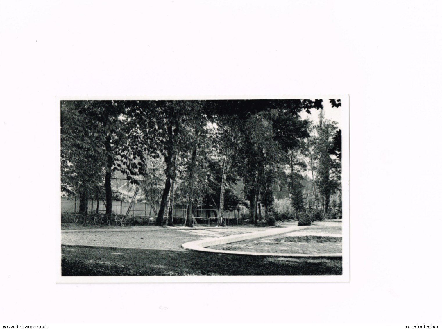 Institut Pour Garçonnets.Soeurs Du Bon Et Perpétuel Souvenir.Un Coin De La Plaine De Jeux Dans L'ombre Fraîche. - Dilbeek