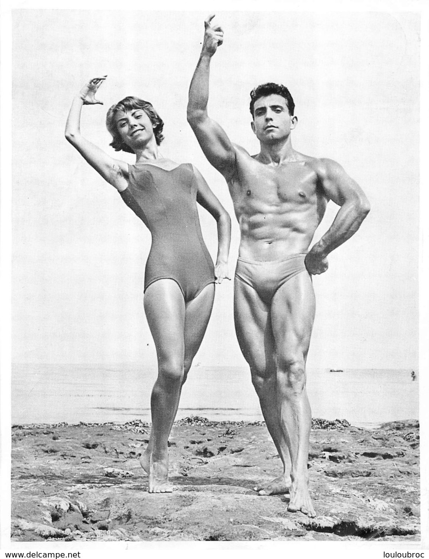 PHOTO  HOMME EN MAILLOT DE BAIN CULTURISTE CULTURISME ET FEMME  23.50 X 18 CM - Sports