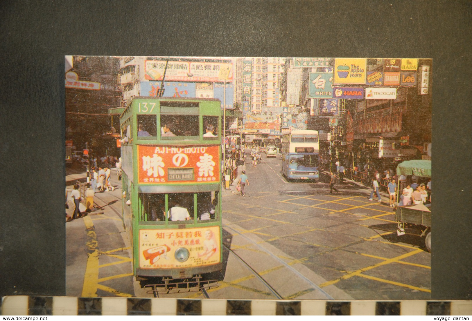 CP, Chine, HONG KONG A Typical Hong Kong Streetscene - Chine (Hong Kong)