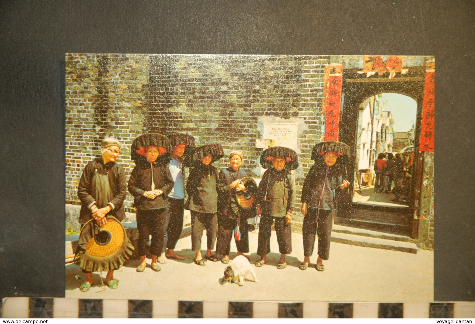 CP, Chine, HONG KONG Village Women Outside Kathing Walled City - Chine (Hong Kong)