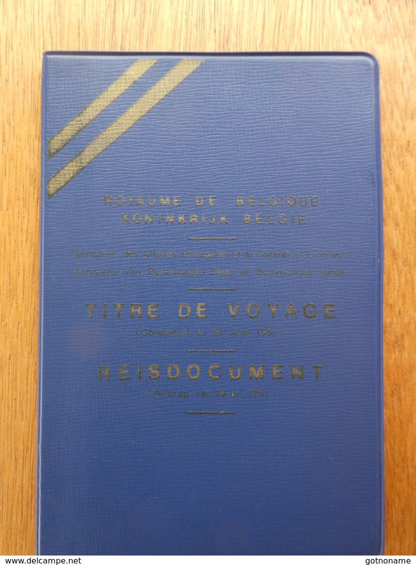 Passeport Passport, Reisepass, Titre De Voyage Reisdocument Belge Pour Réfugié 1980 - Historische Dokumente