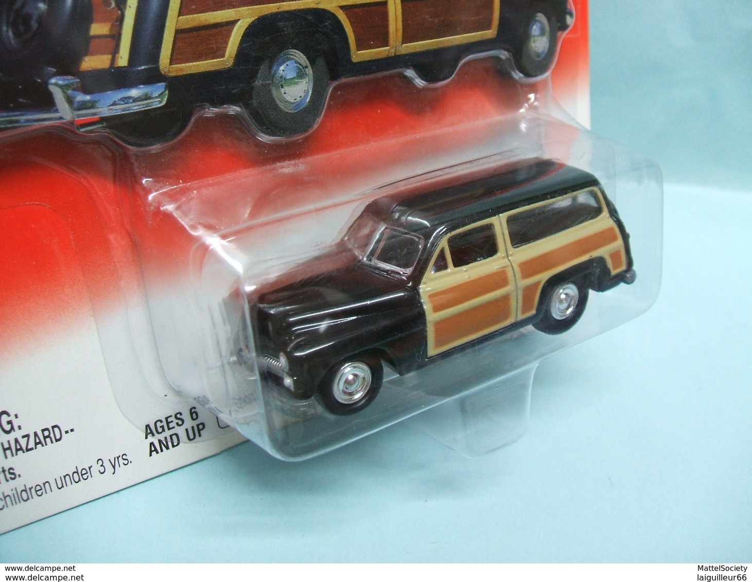 Johnny Lightning - FORD WAGON THE MOD SQUAD WOODY - 2001 Hollywood On Wheels 1/64 - Autres & Non Classés