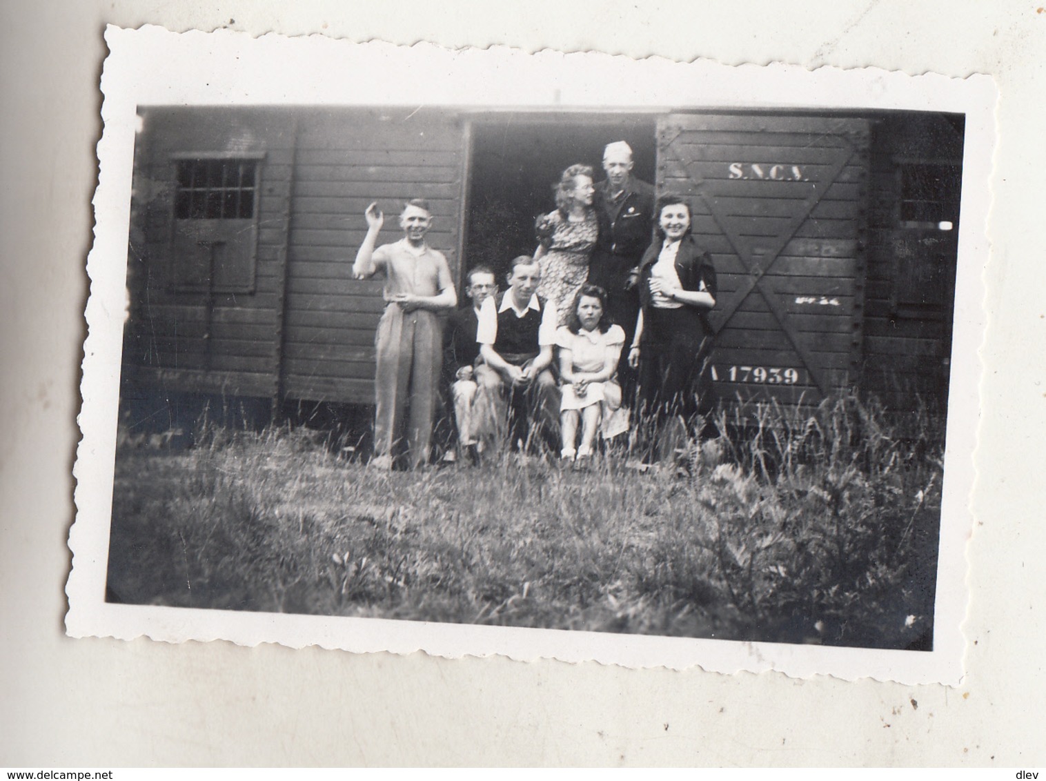 Groupe De Personnes Devant Wagon De Train SNCV - Treinen