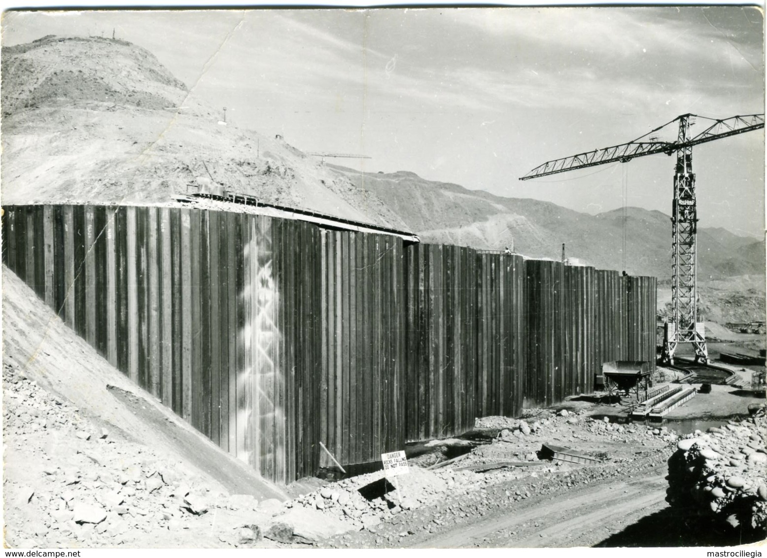 PAKISTAN  SAHRAD Tarbela Dam Under Construction - Wassertürme & Windräder (Repeller)