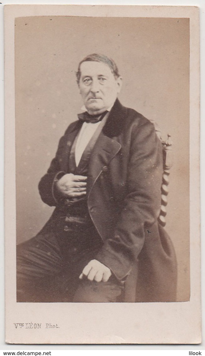 HOMME. Homme Assis. CDV Veuve Léon à Roubaix - Anciennes (Av. 1900)