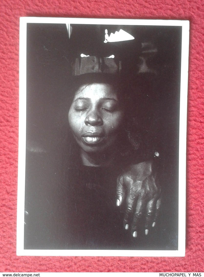 POSTAL POST CARD CARTE POSTALE FOTÓGRAFO PHOTOGRAPHER PHOTOGRAPE CONSTANTINE MANOS DEATH OF A G.I. 1966 BLACK WOMAN VER - Otros & Sin Clasificación