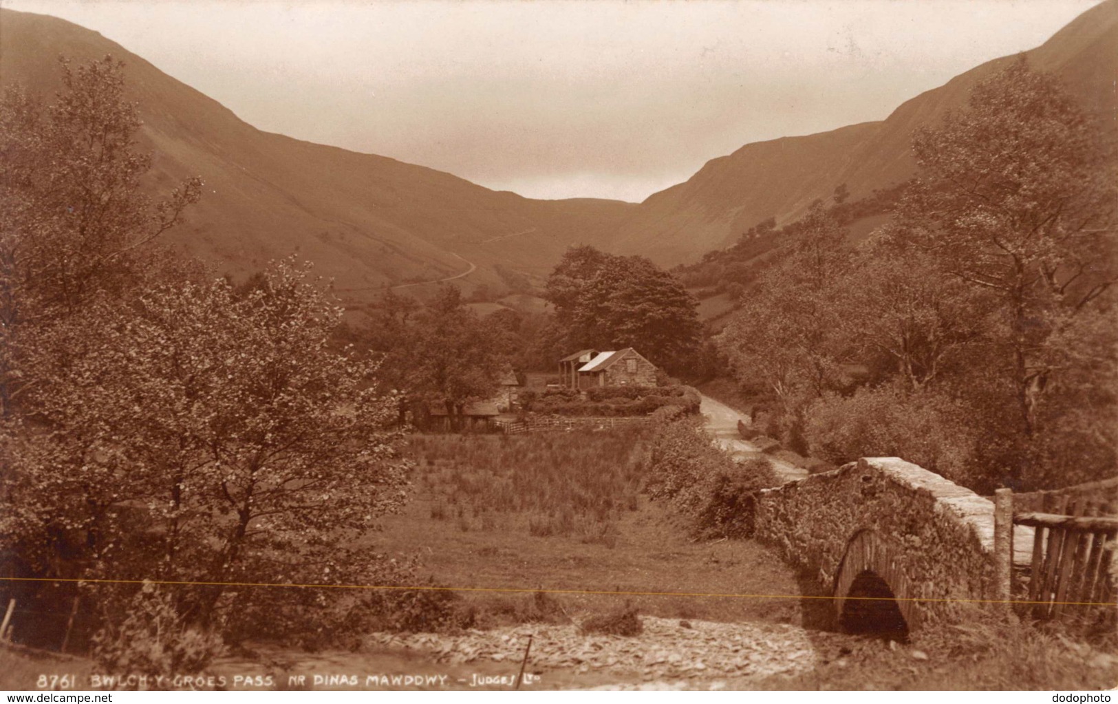 R088984 8761. Bwlch Y Groes Pass. Near Dinas Mawddwy. Judges - Monde