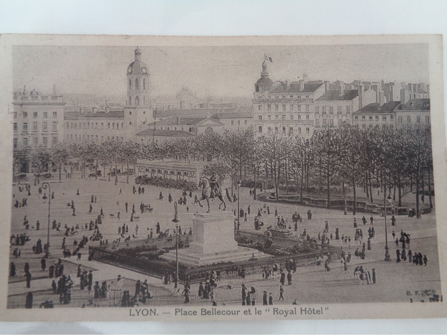 Lyon - Place Bellecour Et Le Royal Hôtel - Other & Unclassified