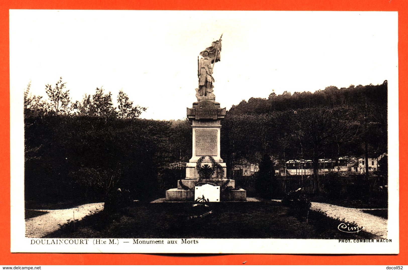 CPA 52 Doulaincourt " Monument Aux Morts " - Doulaincourt