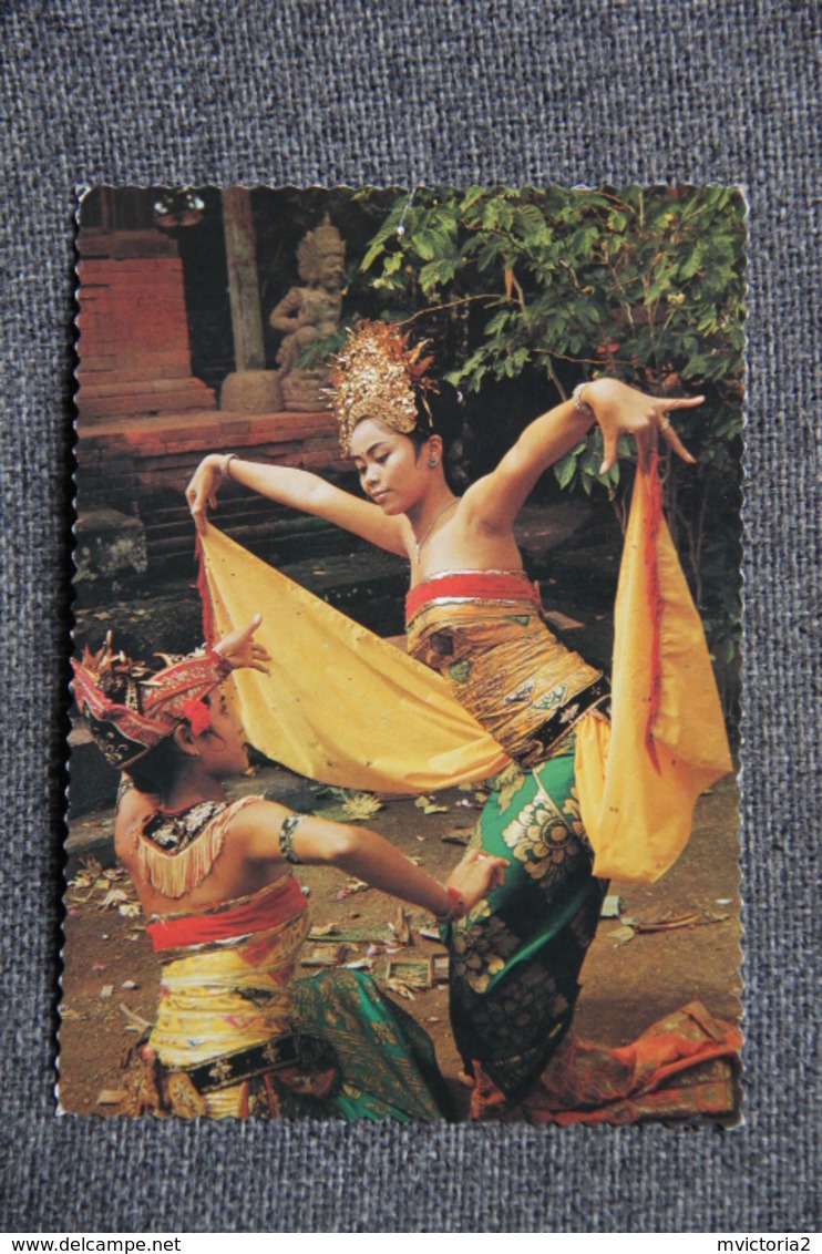 Indonésie : BALI , " The LELONG Dancers". - Indonésie