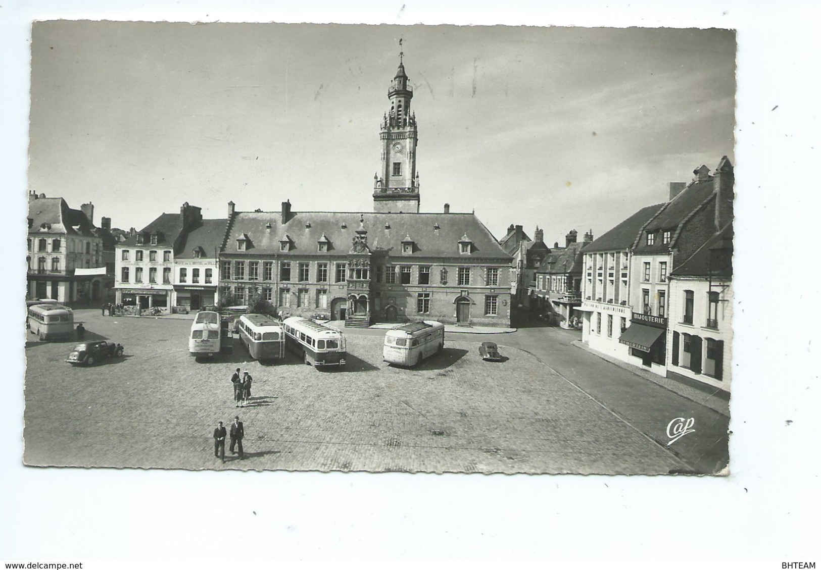 Hesdin Hôtel De Ville Et Place ( Autobus - Autocar ) - Hesdin