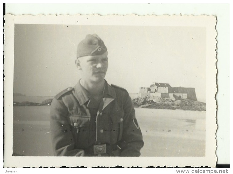 A341  --  DEUTSCHLAND  --  ORIGINAL PHOTO   --    SOLDAT  --   SAINT MALO, FRANCE ~  8,8 Cm X 6,2 Cm - 1939-45