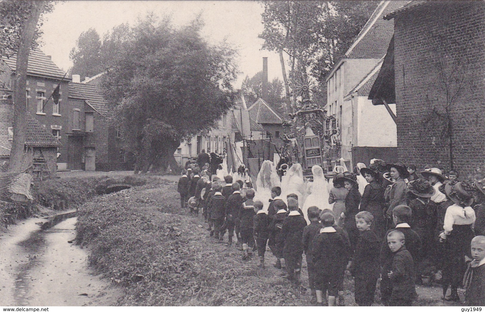 DWORP  DE PROCESSIE IN DE KARTONSTRAAT - Beersel