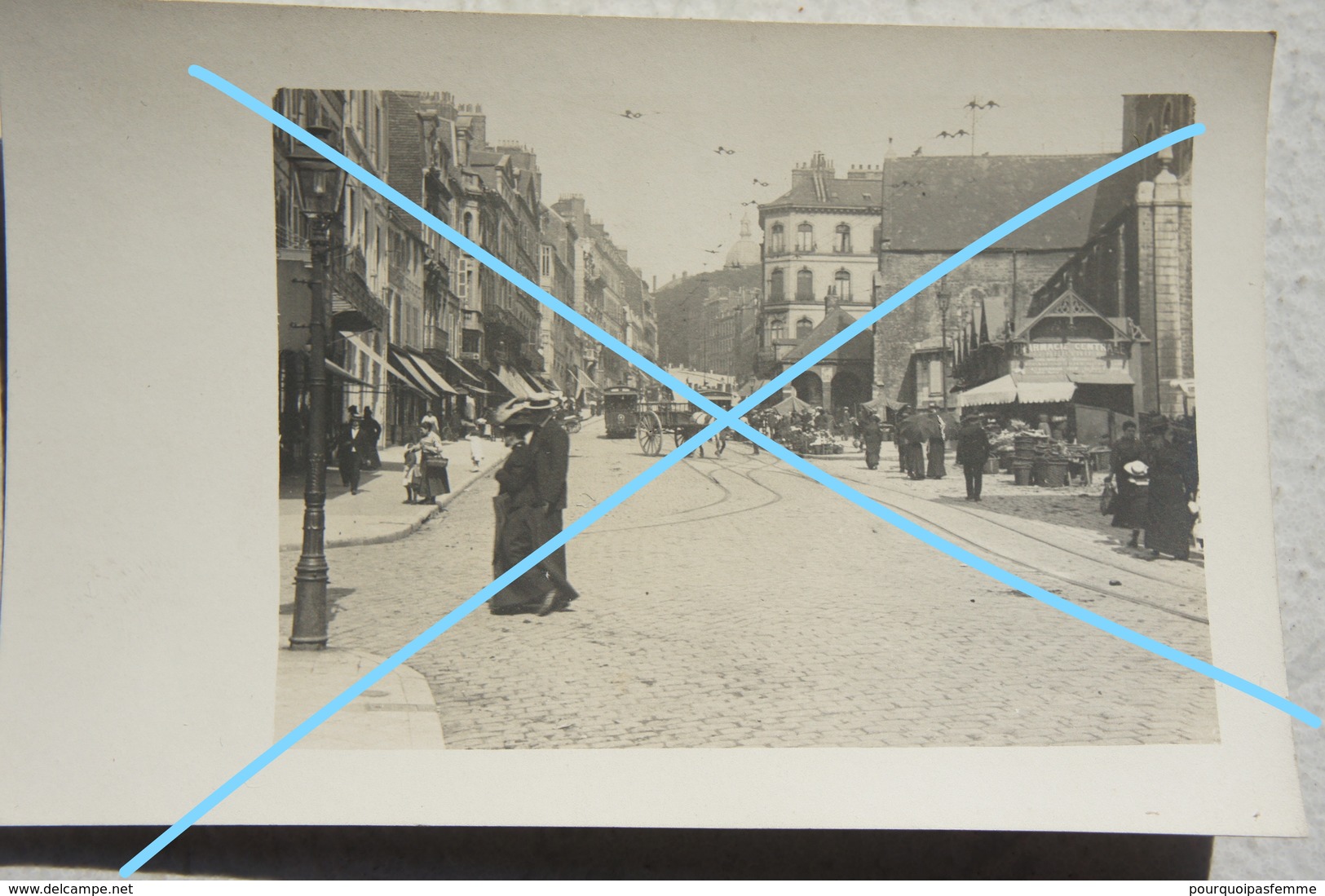 Photo BOULOGNE SUR MER Rue Très Animées Pharmacie Centrale Tram Tramway Attelage - Lieux