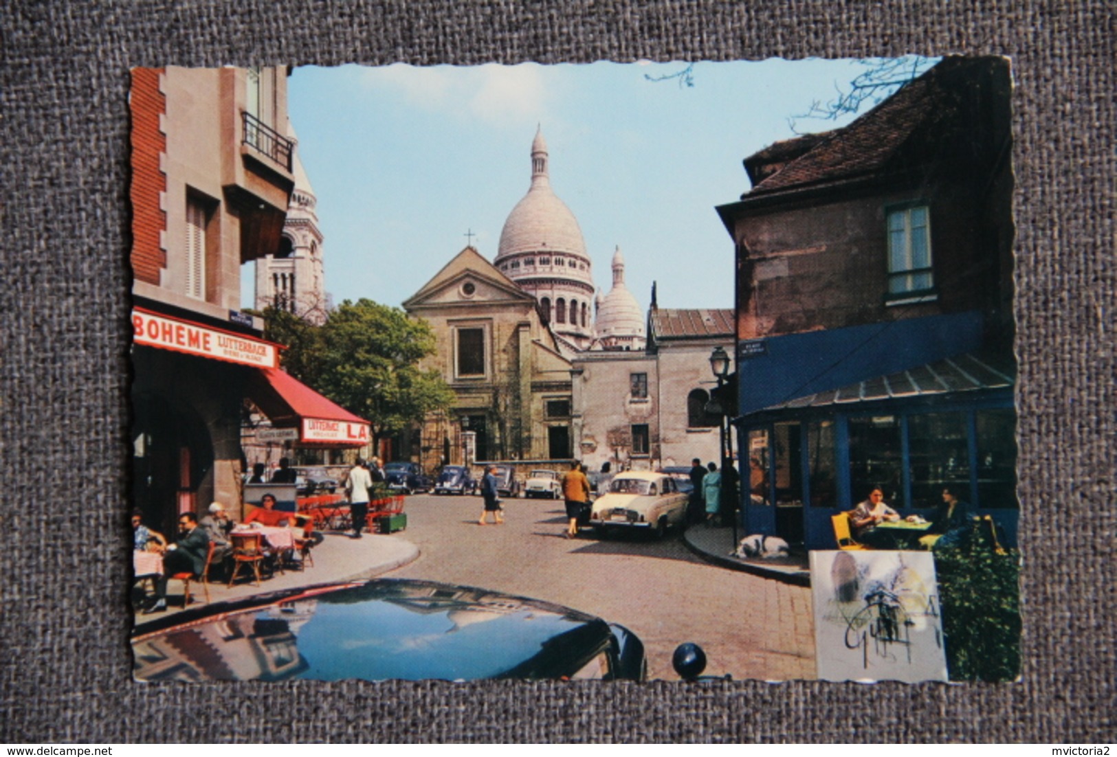 PARIS - MONTMARTRE, La Place Du Tertre, L'Eglise ST PIERRE - Arrondissement: 18