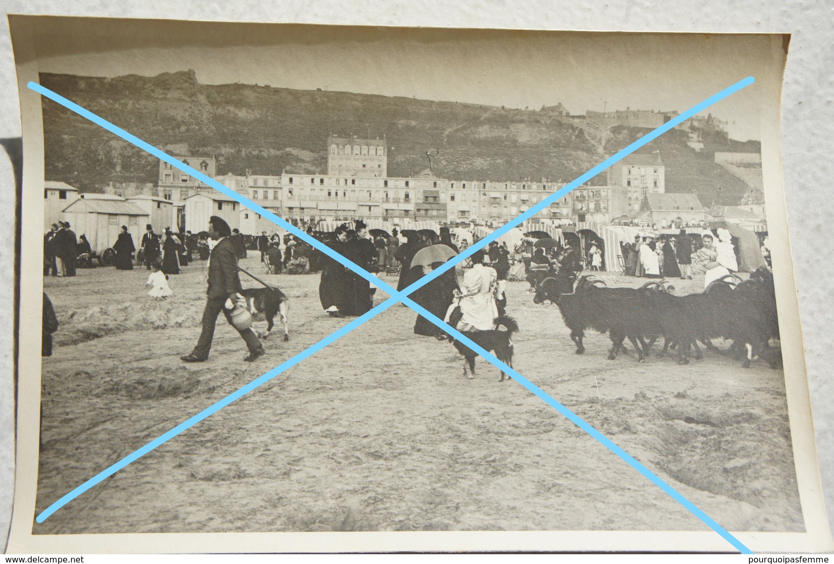 Photo BOULOGNE SUR MER Place Animée Cabines De Plage Chèvres Circa 1910 - Lieux