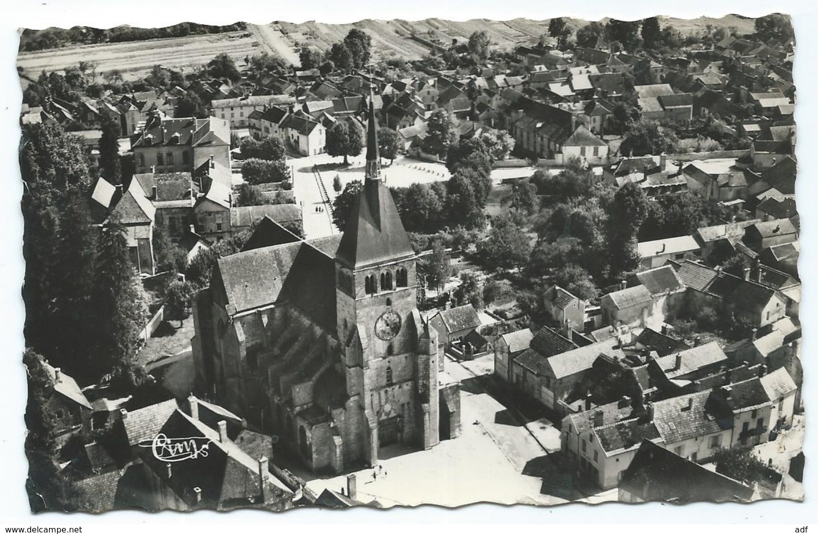 CPSM MUSSY SUR SEINE, VUE AERIENNE SUR L'EGLISE, Format 9 Cm Sur 14 Cm Environ, AUBE 10 - Mussy-sur-Seine