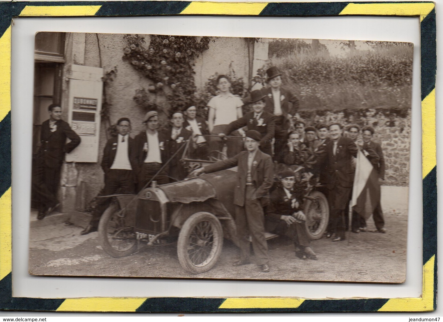 VERITABLE CARTE PHOTO - VEHICULE " CORRE LA LICORNE " Avec Une Aile Bien Froissée. CONSCRIPTS CLASSE 1913. TRES ANIMEE - Toerisme