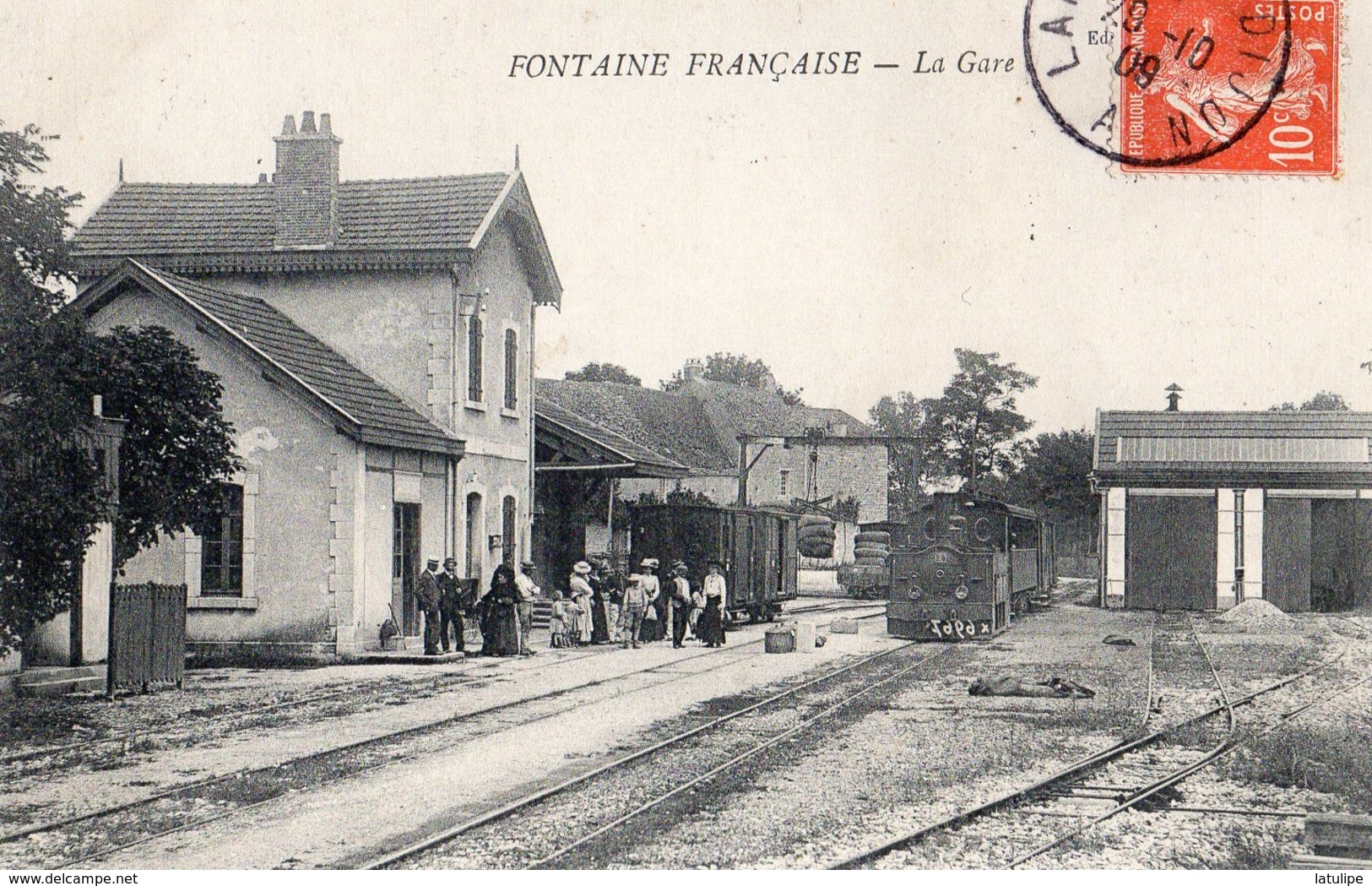 Fontaine-Française  21   Vue De La Gare Interieure_Quai Tres Tres Animé Et Train A L'Arret - Altri & Non Classificati