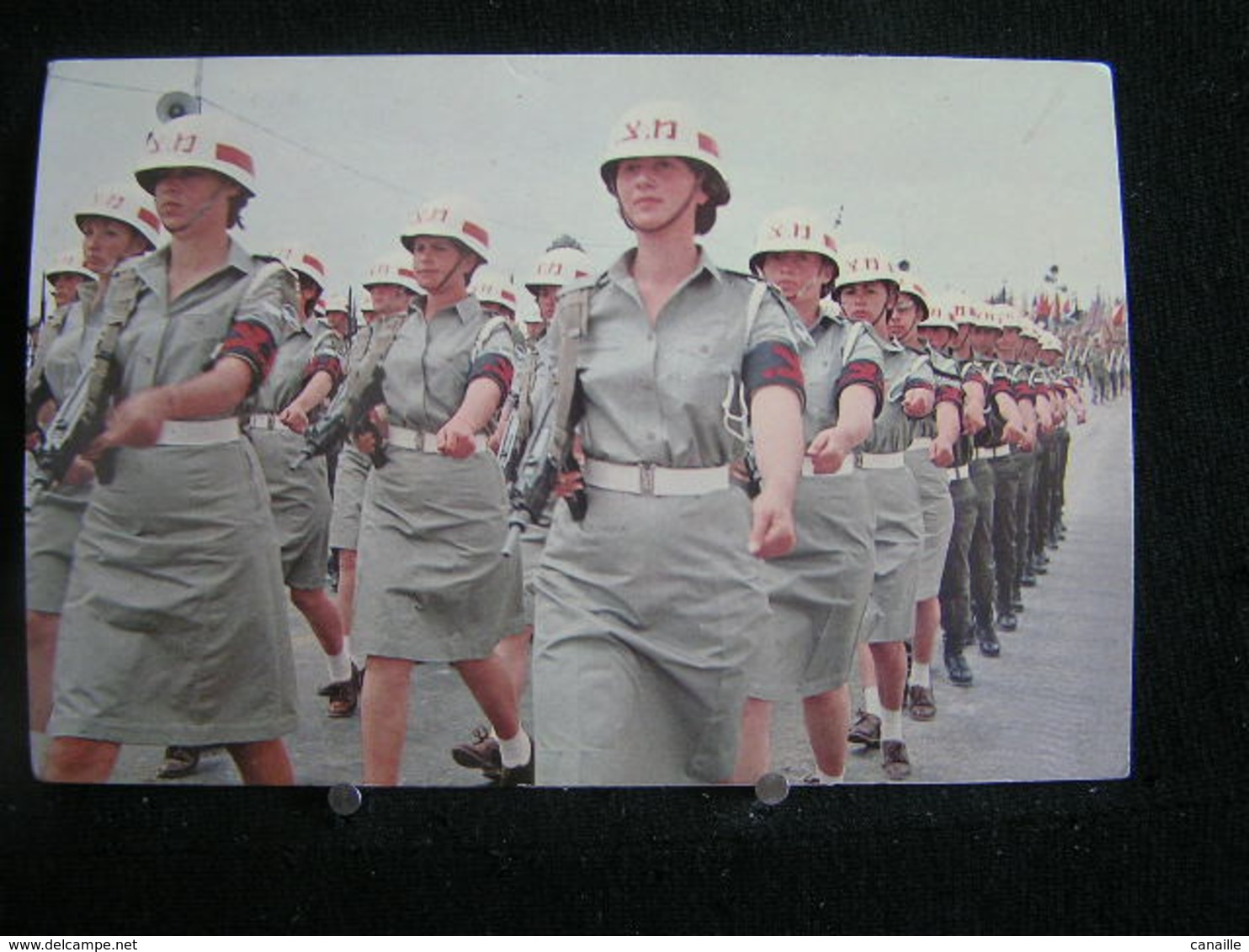 R-193 / Israel - Women Military Police On Parade Day / Circulé - Israel