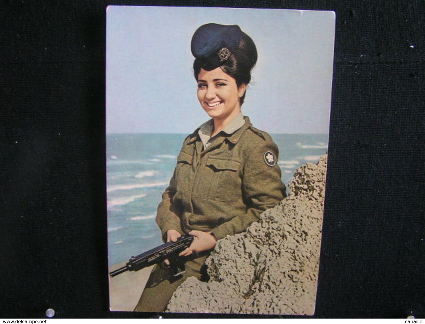 R-194 / Israel - Une Jeune Militaire De L'Armée De Défense / Circulé - Israel