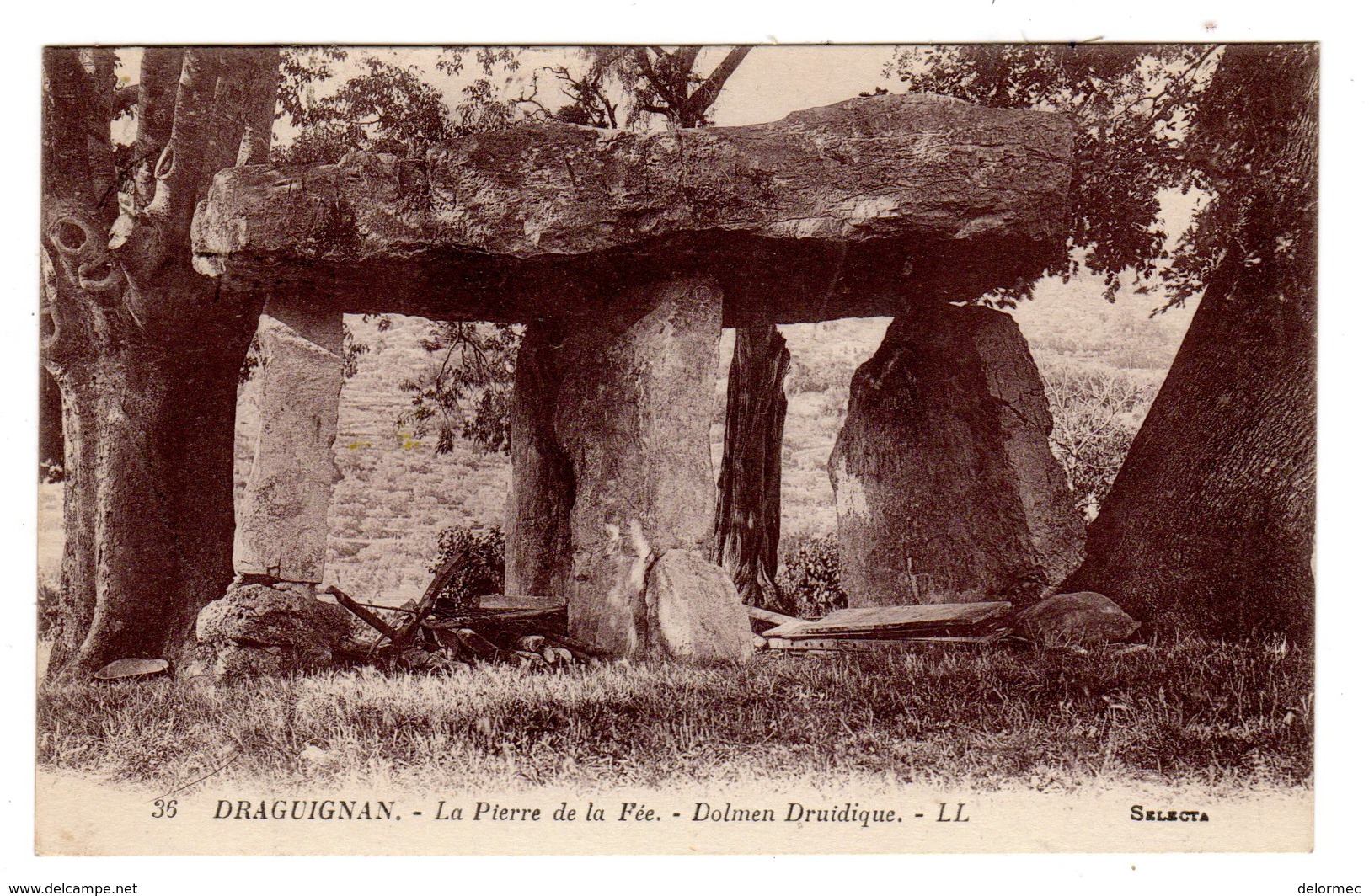 CPA Dolmen Druidique La Pierre De La Fée Draguignan 83 Var éditeur LL N°35 - Dolmen & Menhirs