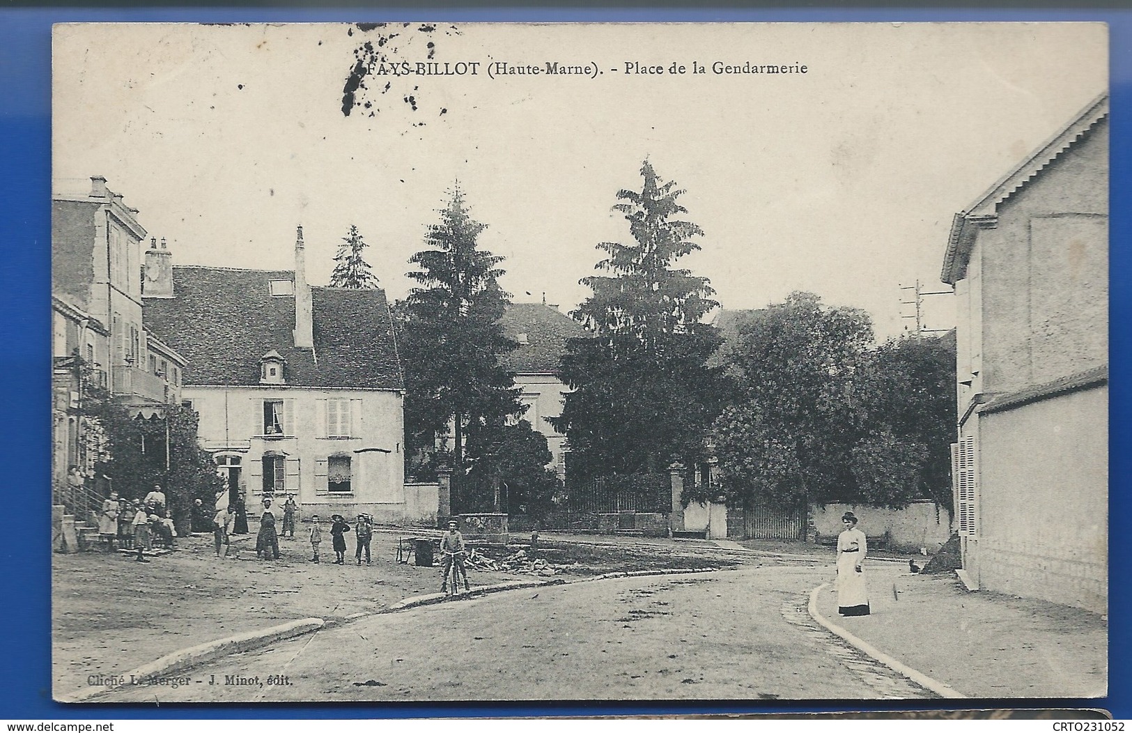 FAYS-BILLOT   Place De La Gendarmerie   Animées    écrite En 1910 - Fayl-Billot