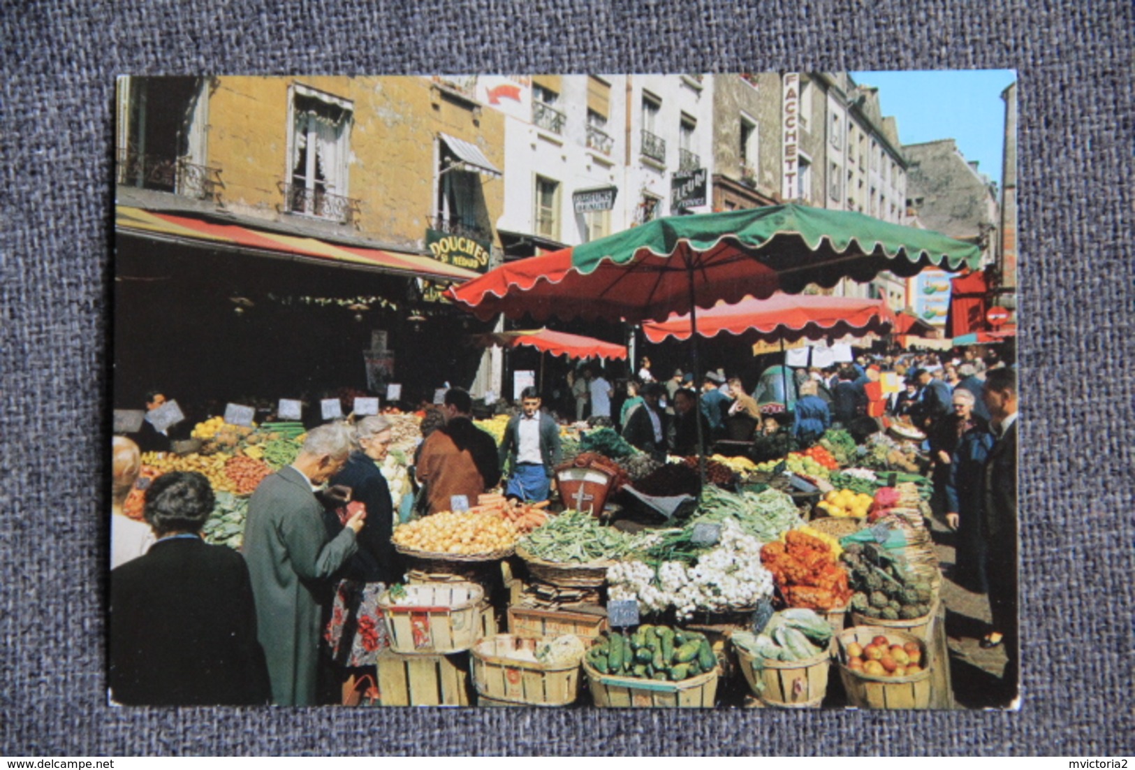 PARIS - La Rue MOUFFETARD - District 05