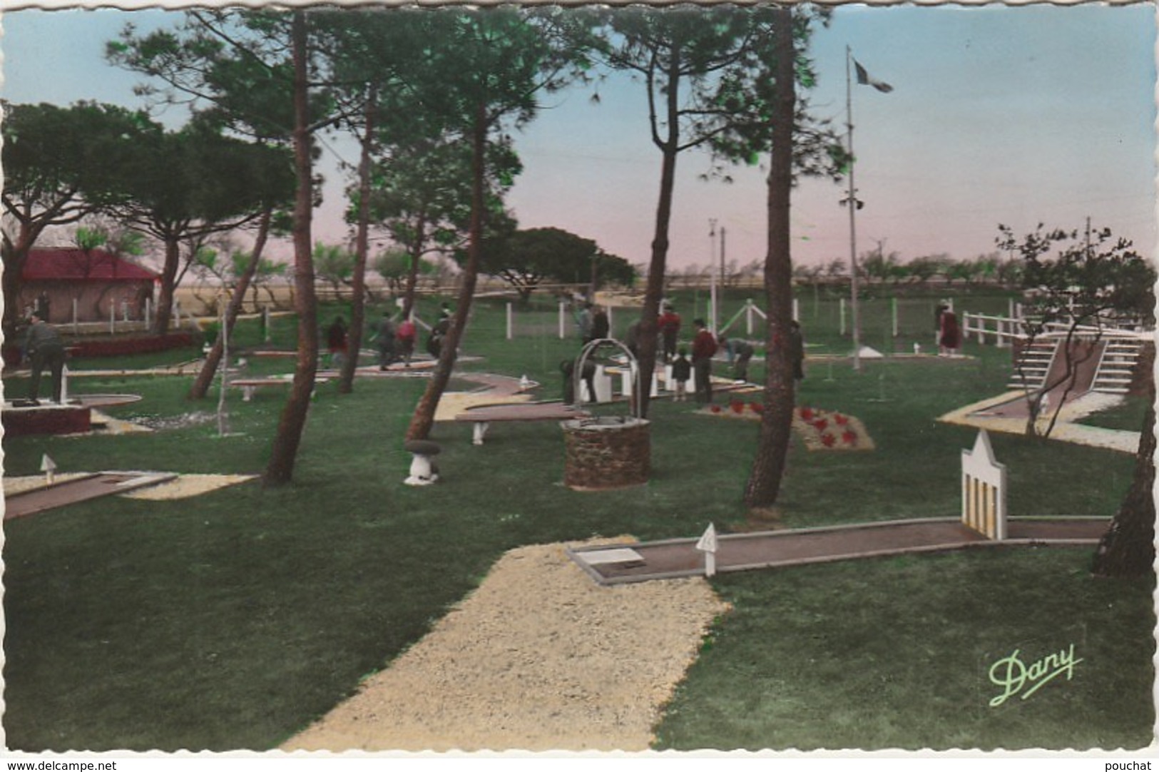 Z27- 33) GUJAN  MESTRAS - LA HUME (GIRONDE) LE GOLF MINIATURE  - (ANIMEE - COULEURS - 2 SCANS) - Gujan-Mestras