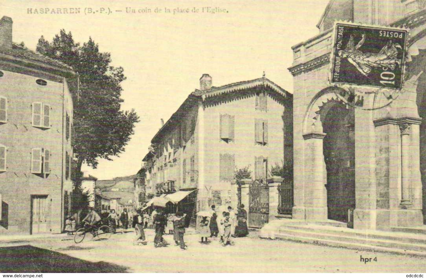 HASPARREN  Un Coin De La Place De L'Eglise  RV  En 1900... - Hasparren