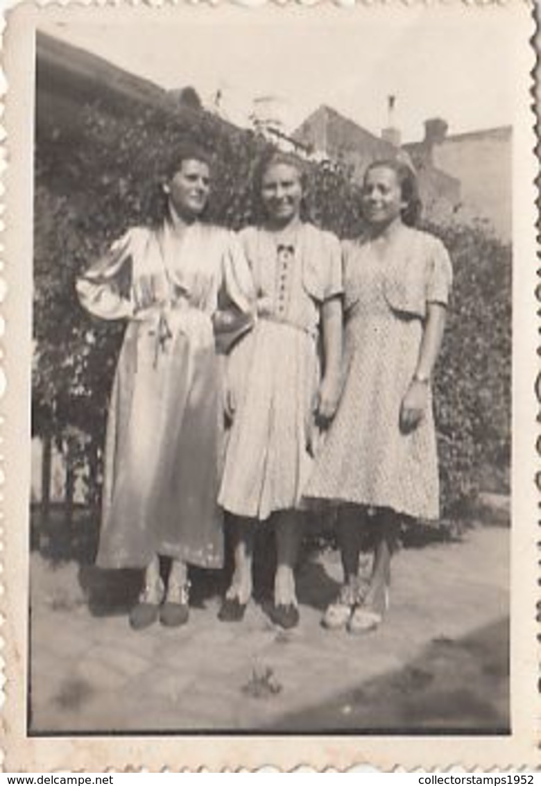 78122- WOMEN IN VINTAGE DRESSES, OLD PHOTO - Photographie