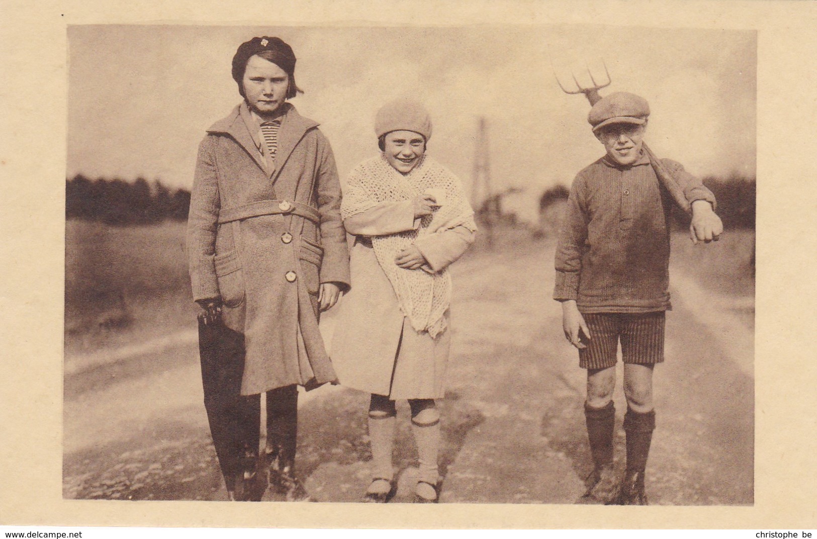 Banneux, Mariette Entouré De Deus Enfants Du Village (pk58540) - Chaudfontaine